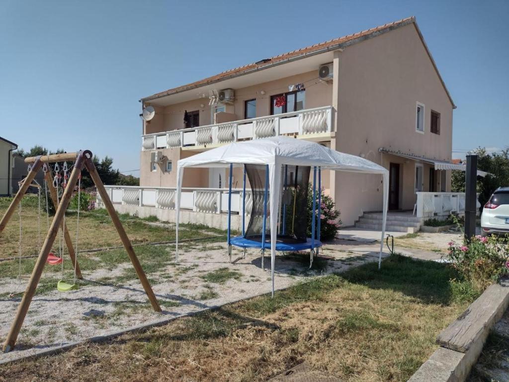 Gordana Apartmani Ljubač Exterior foto